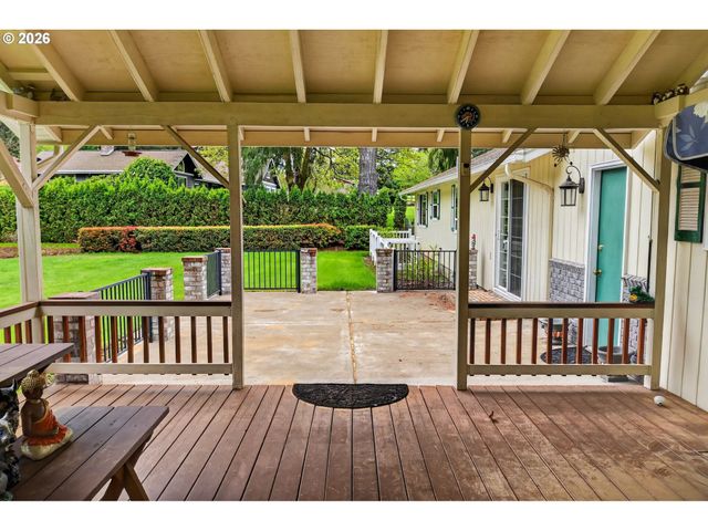 20222 S ATHENS Dr, Oregon City, OR 97045