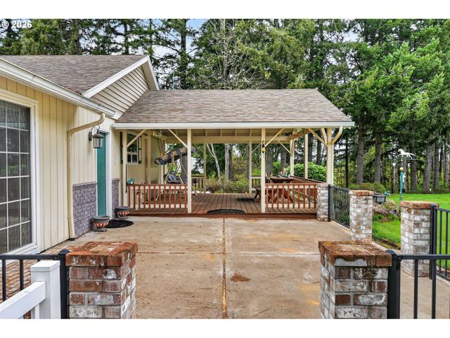 20222 S ATHENS Dr, Oregon City, OR 97045