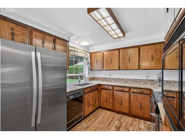 20222 S ATHENS Dr, Oregon City, OR 97045