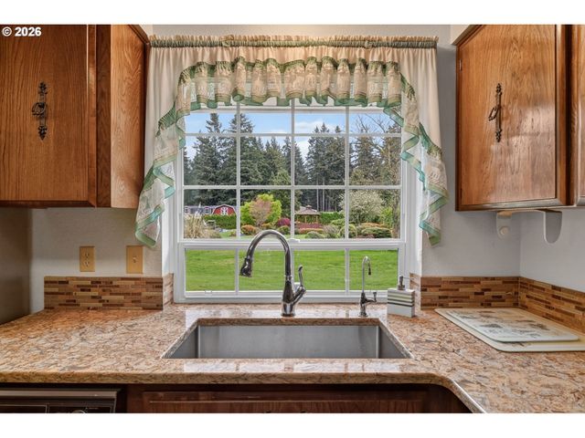 20222 S ATHENS Dr, Oregon City, OR 97045
