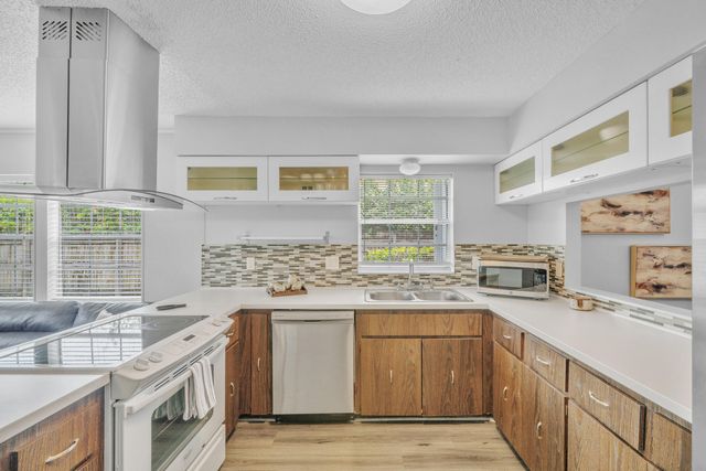 1350 Riverside Circle Unit 2, Wellington, FL 33414