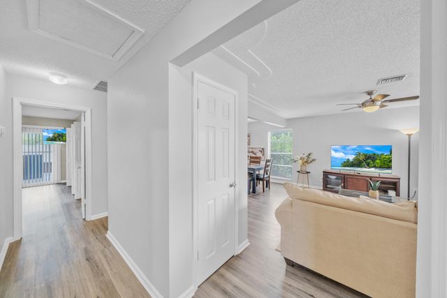 1350 Riverside Circle Unit 2, Wellington, FL 33414