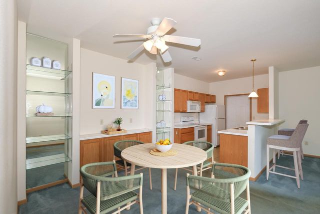 6913 S Rolling Meadows COURT, Oak Creek, WI 53154