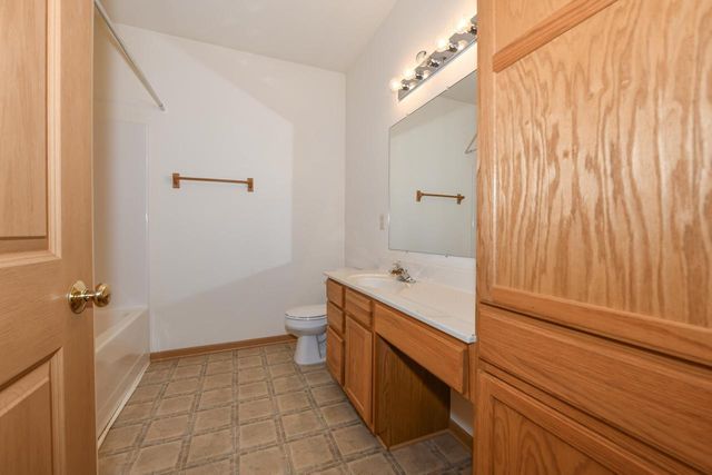 6913 S Rolling Meadows COURT, Oak Creek, WI 53154