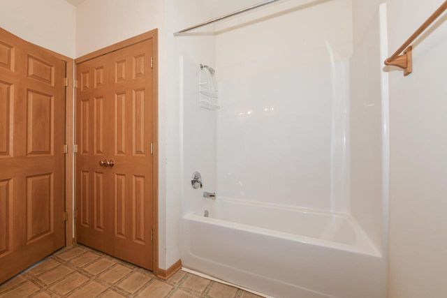 6913 S Rolling Meadows COURT, Oak Creek, WI 53154