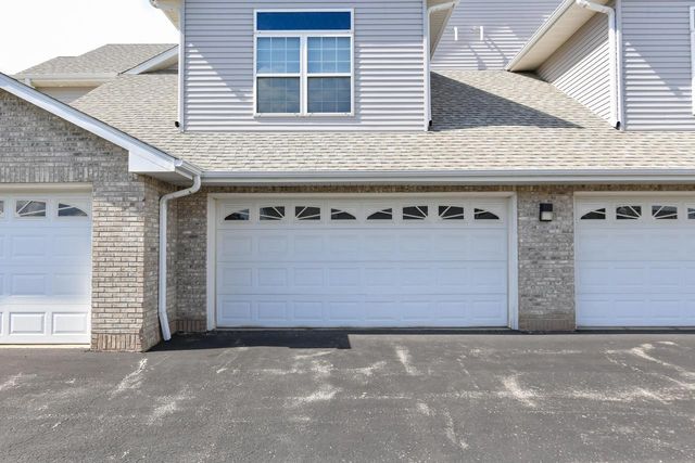 6913 S Rolling Meadows COURT, Oak Creek, WI 53154