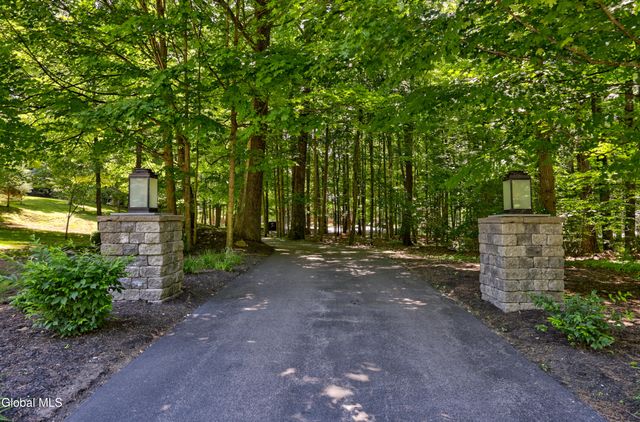 1 Oak Brook Boulevard, Saratoga Springs, NY 12866
