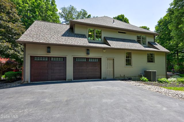 1 Oak Brook Boulevard, Saratoga Springs, NY 12866