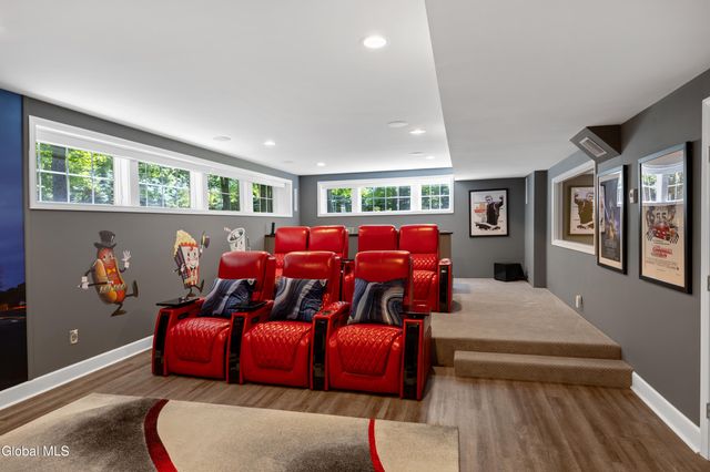 1 Oak Brook Boulevard, Saratoga Springs, NY 12866