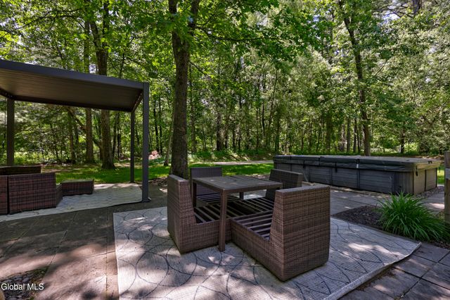 1 Oak Brook Boulevard, Saratoga Springs, NY 12866