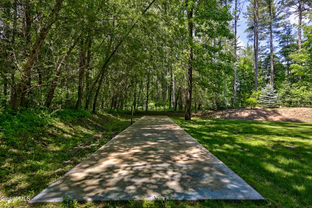 1 Oak Brook Boulevard, Saratoga Springs, NY 12866
