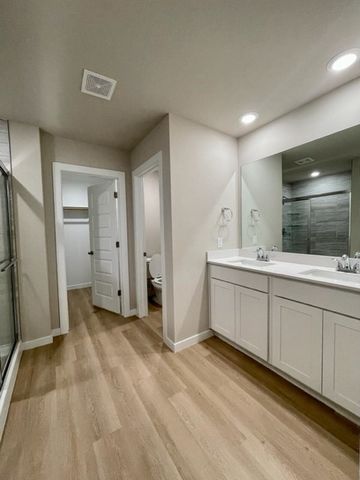 907 W Nursery Road, Rogers, AR 72758