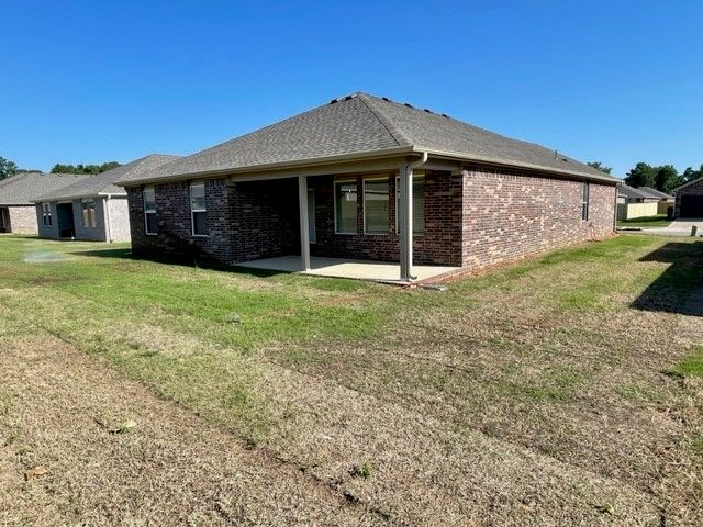 907 W Nursery Road, Rogers, AR 72758