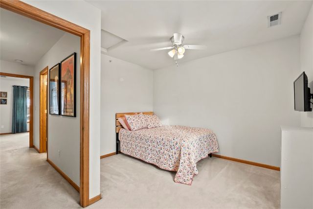 4030 37th Avenue SW D, Cedar Rapids, IA 52404