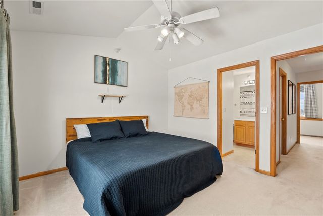 4030 37th Avenue SW D, Cedar Rapids, IA 52404