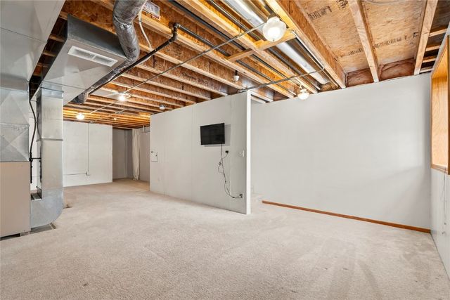 4030 37th Avenue SW D, Cedar Rapids, IA 52404