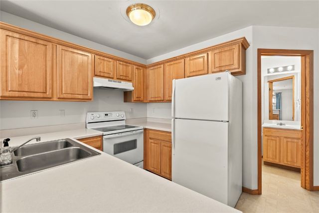 4030 37th Avenue SW D, Cedar Rapids, IA 52404