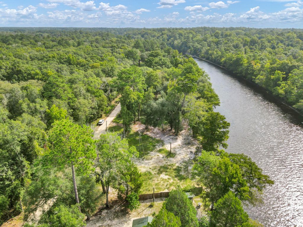 Image 3 of property listing at 287 Happiness Lane, Ridgeville, SC 29472