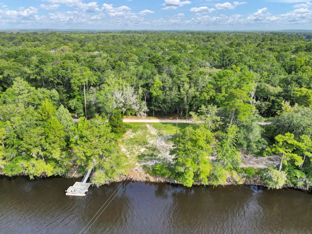 Image 5 of property listing at 287 Happiness Lane, Ridgeville, SC 29472