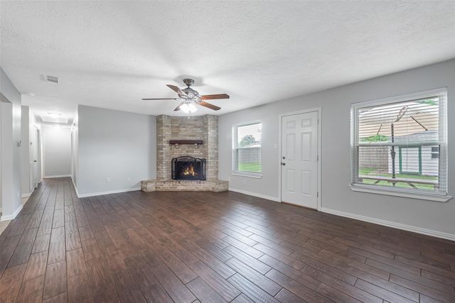 306 Woodvale Dr Drive, League City, TX 77573