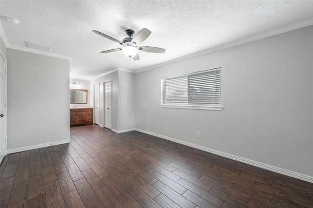 306 Woodvale Dr Drive, League City, TX 77573