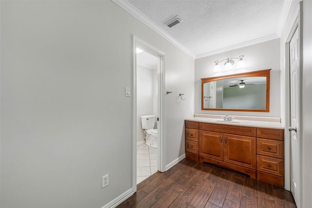 306 Woodvale Dr Drive, League City, TX 77573
