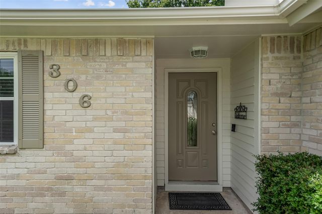 306 Woodvale Dr Drive, League City, TX 77573