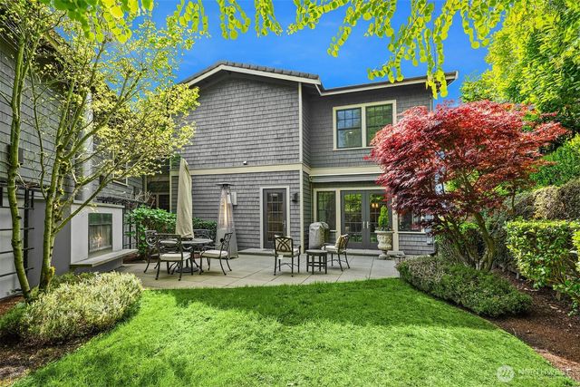 8910 NE 33rd Street, Yarrow Point, WA 98004