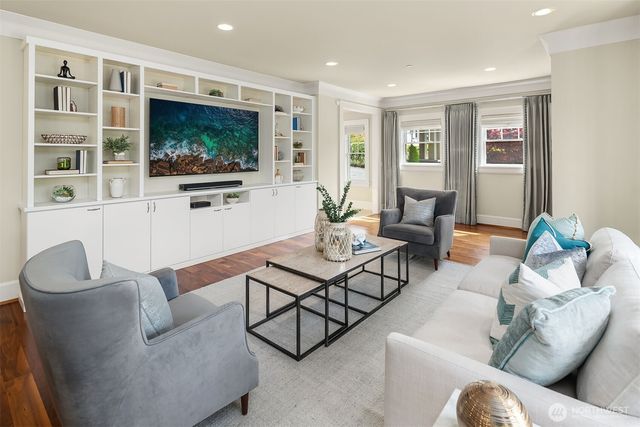 8910 NE 33rd Street, Yarrow Point, WA 98004