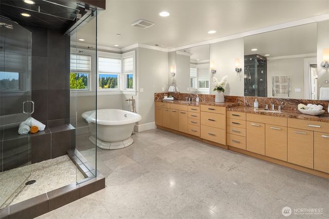 8910 NE 33rd Street, Yarrow Point, WA 98004
