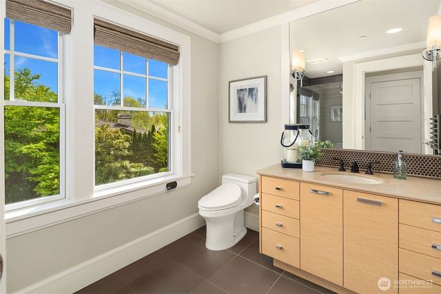 8910 NE 33rd Street, Yarrow Point, WA 98004