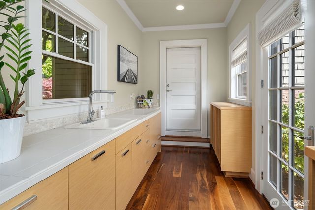 8910 NE 33rd Street, Yarrow Point, WA 98004