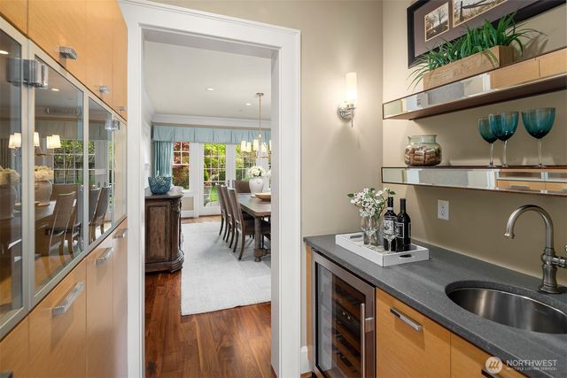 8910 NE 33rd Street, Yarrow Point, WA 98004