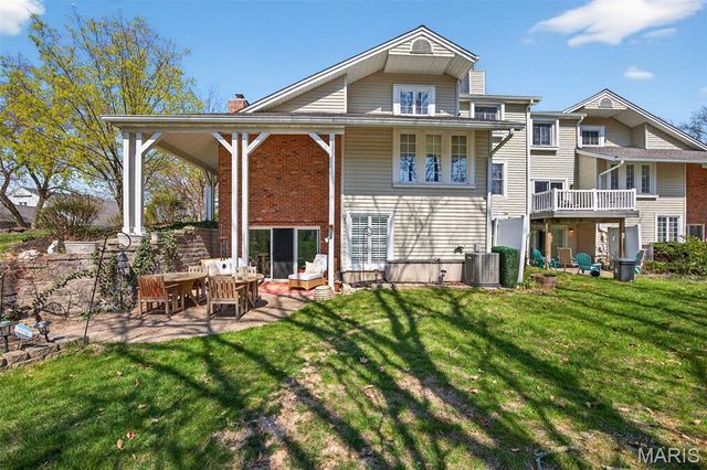 15066 Green Circle Drive, Chesterfield, MO 63017