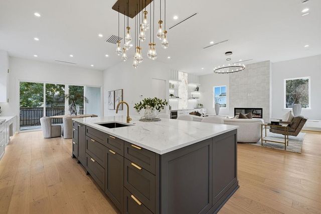 4441 Valerie Street, Bellaire, TX 77401