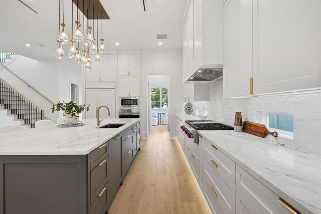 4441 Valerie Street, Bellaire, TX 77401