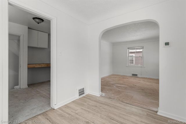 19551 Five Points Street, Redford Charter Township, MI 48240