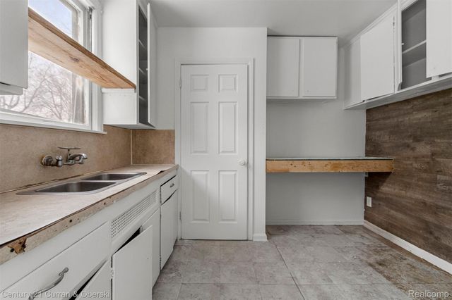 19551 Five Points Street, Redford Charter Township, MI 48240