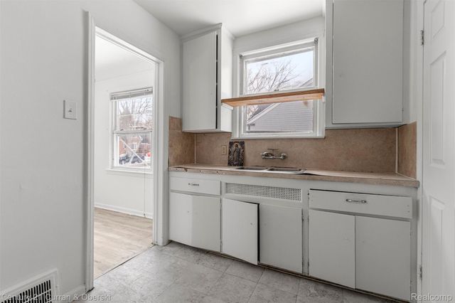 19551 Five Points Street, Redford Charter Township, MI 48240