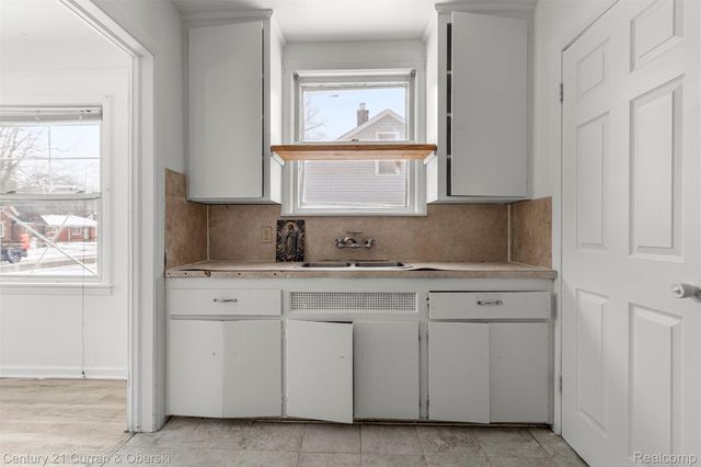 19551 Five Points Street, Redford Charter Township, MI 48240