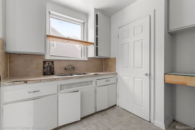 19551 Five Points Street, Redford Charter Township, MI 48240