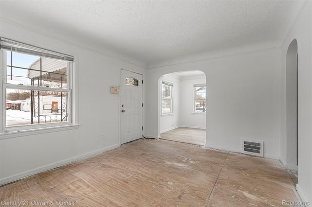 19551 Five Points Street, Redford Charter Township, MI 48240