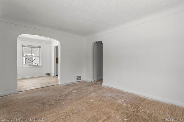 19551 Five Points Street, Redford Charter Township, MI 48240