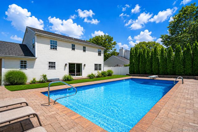 22 Northumberland Drive, Shoreham, NY 11786