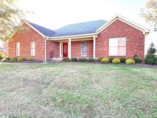 6710 Woodrow Way, Louisville, KY 40228