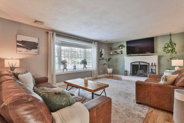 26 Sunapee Street, Nashua, NH 03063