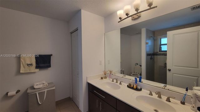 438 NE 194th Ter 438, Miami, FL 33179