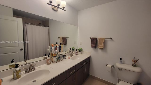 438 NE 194th Ter 438, Miami, FL 33179