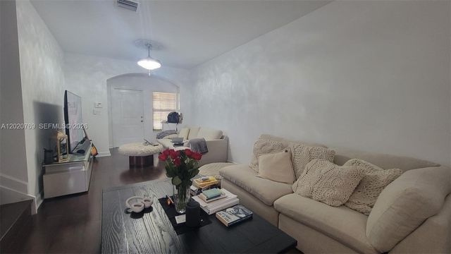 438 NE 194th Ter 438, Miami, FL 33179