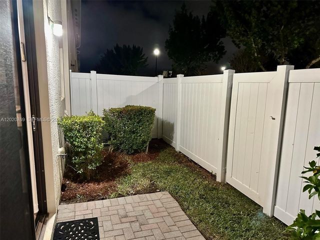 438 NE 194th Ter 438, Miami, FL 33179